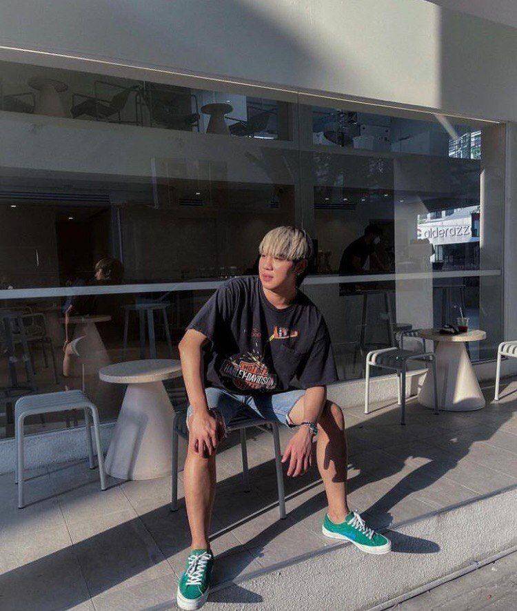 Potret Outfit Simple (instagram.com/ww.nawat)