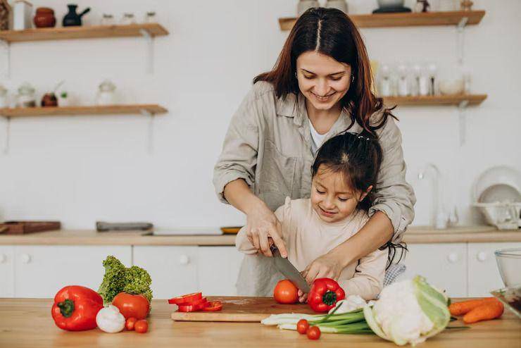 ilustrasi membuat bekal bersama anak (freepik.com/senivpetro)