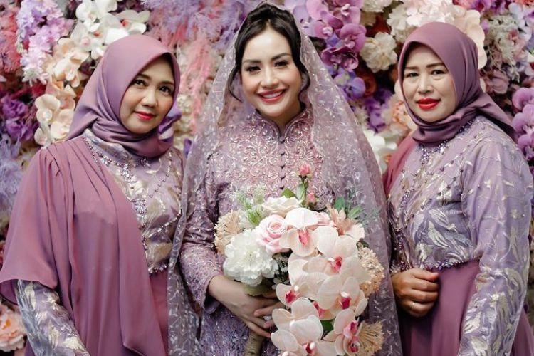 10 Potret Pengajian Pranikah Shinta Bachir, Manis Serba Ungu