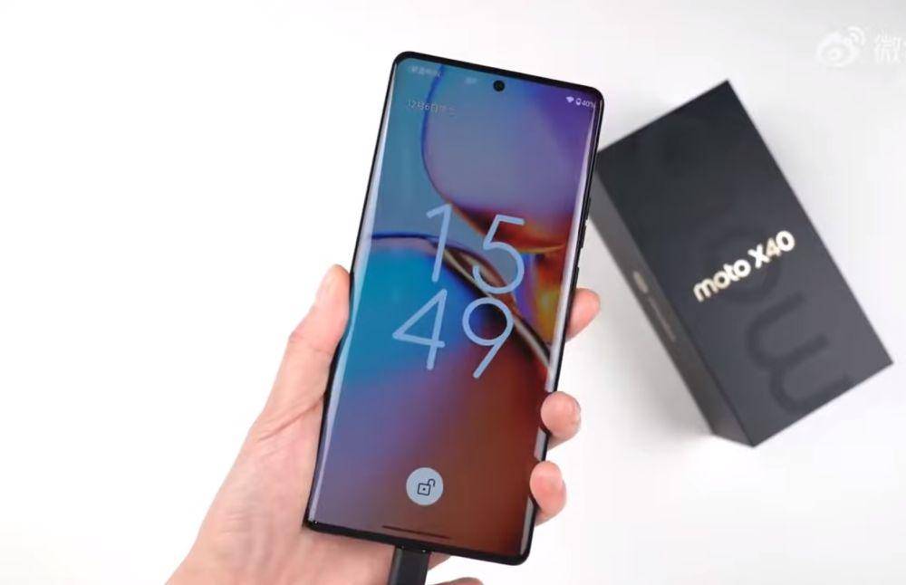 potret Motorola Moto X40 (dok. youtube.com/Sparrows News)