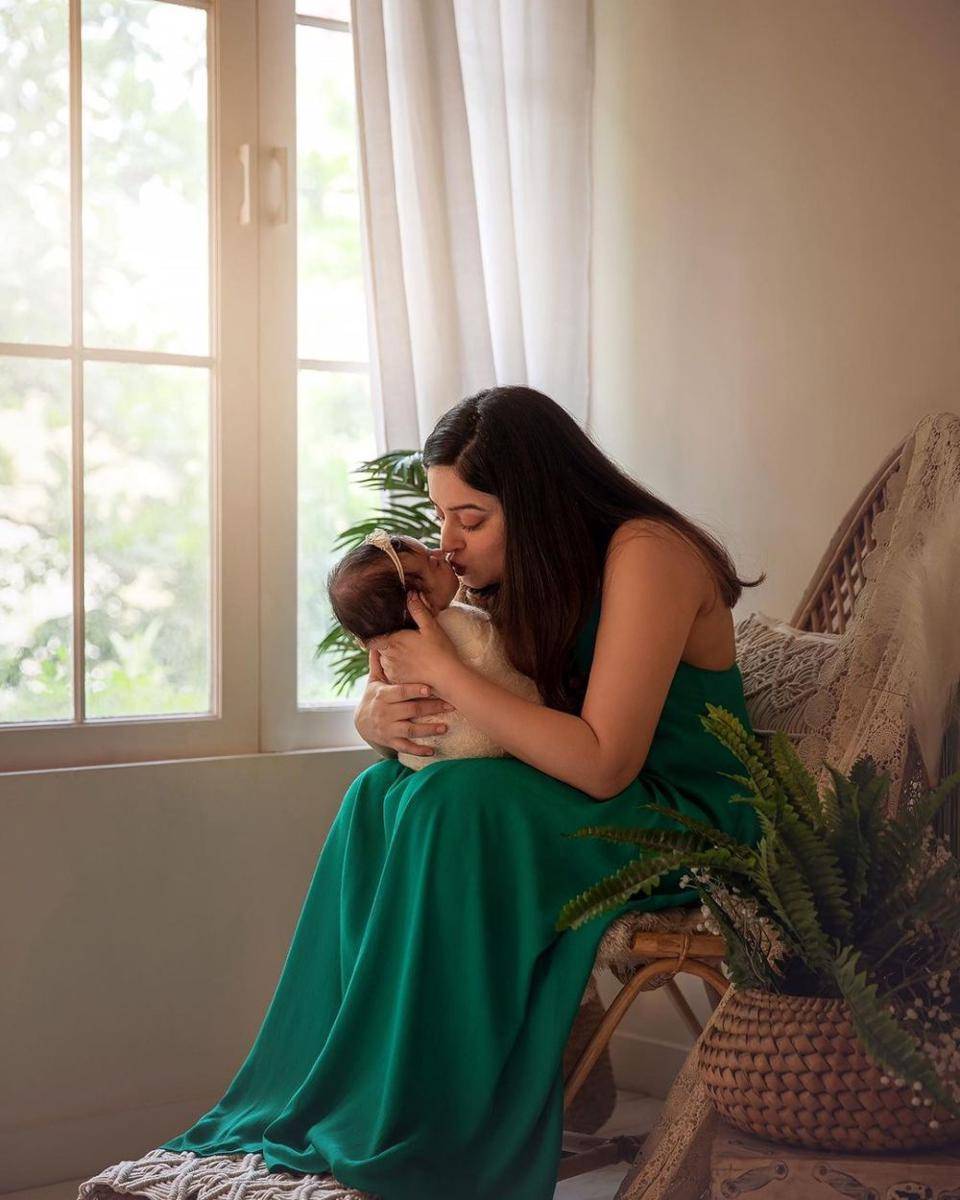 Potret Mahhi Vij bersama sang anak (instagram.com/mahhivij)