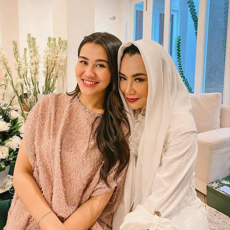 potret Reza Artamevia dan buah hati (instagram.com/rezaartameviaofficial)