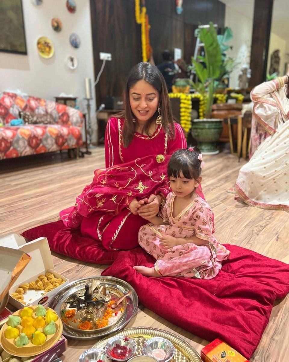 Potret Mahhi Vij bersama sang anak (instagram.com/mahhivij)