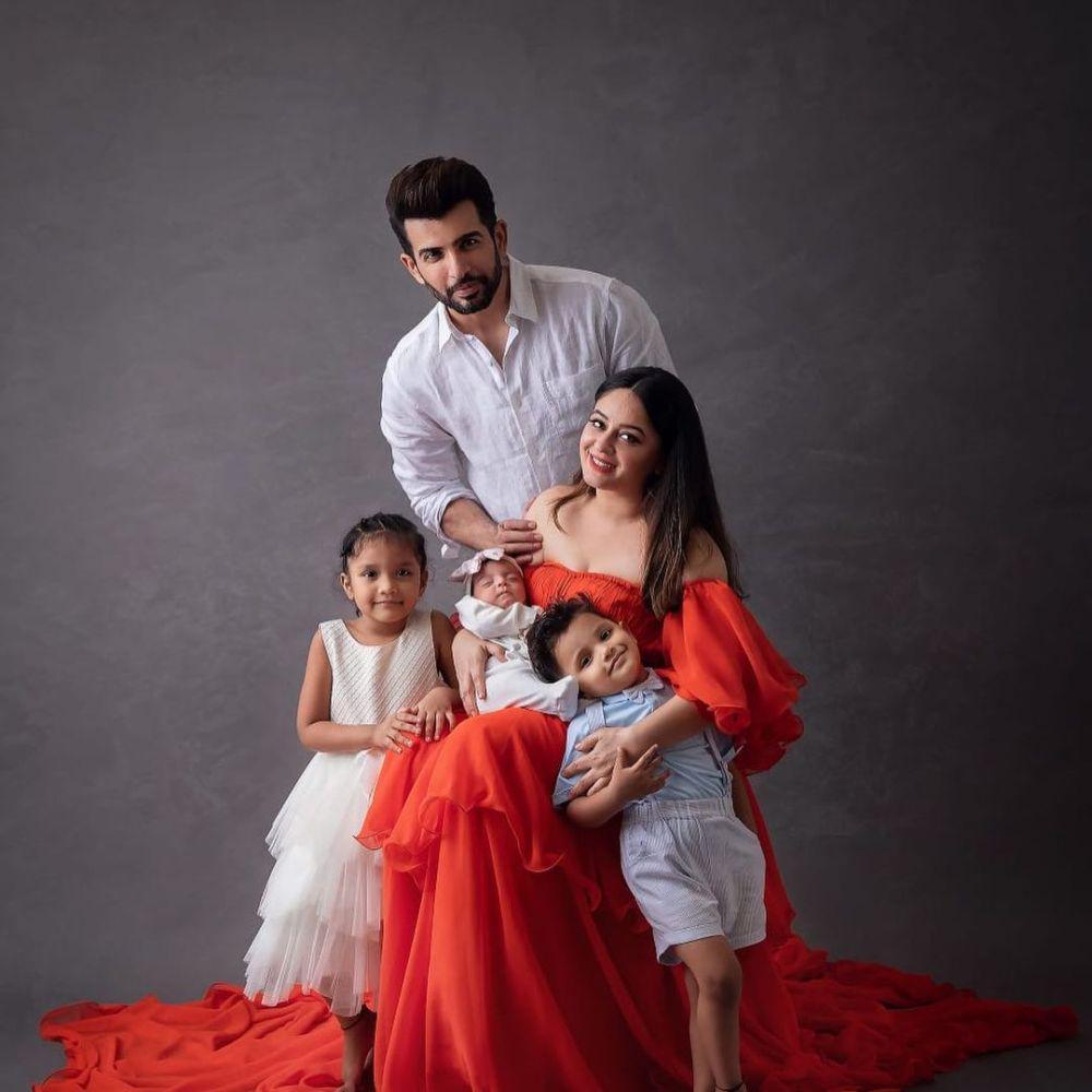 12 Potret Mahhi Vij Pemeran Nakusha dengan Anak-Anaknya, Ada Anak Asuh