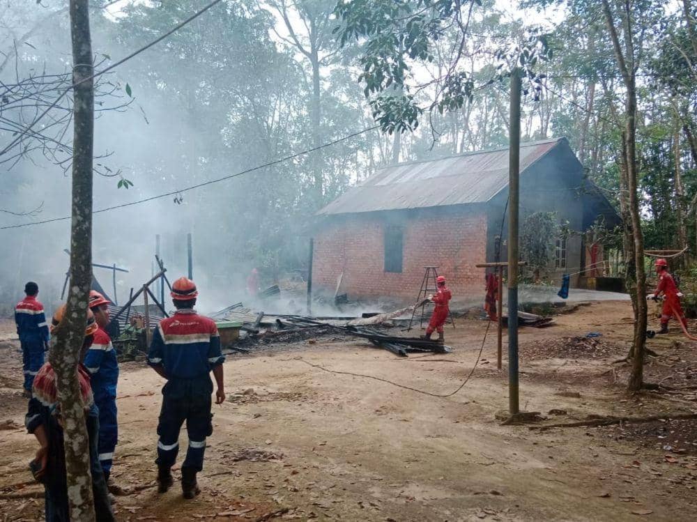 Bantu Padamkan Kebakaran, 3 Pekerja Disambar Petir dan 1 Tewas