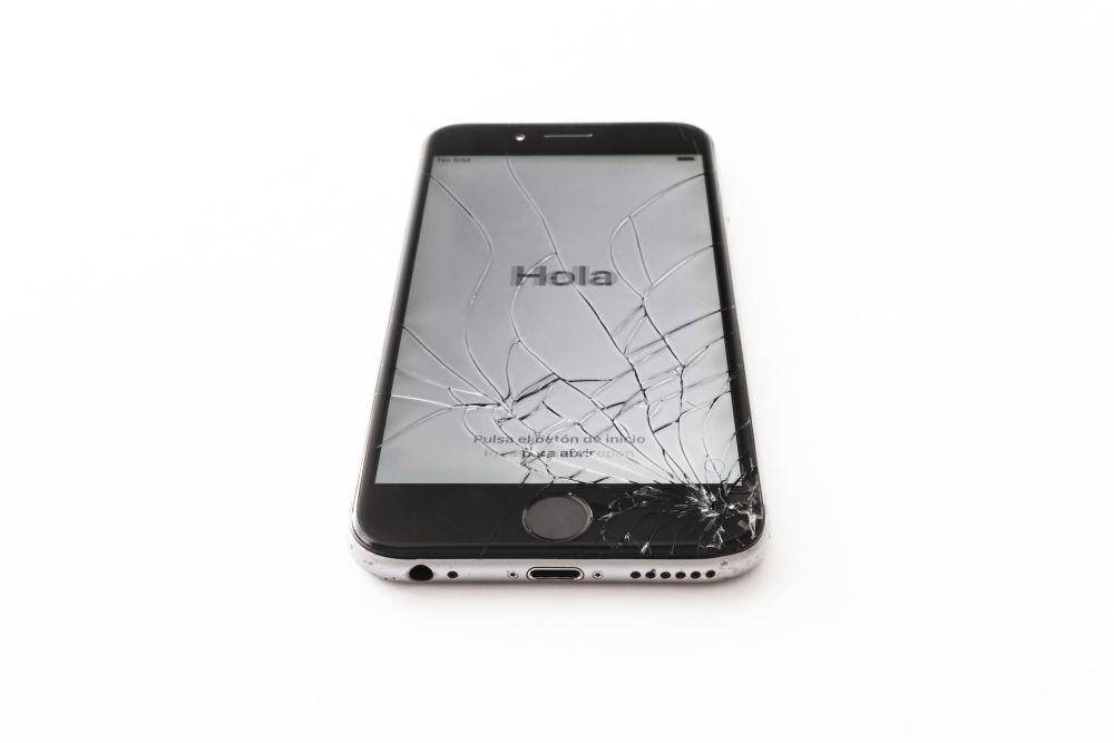 ilustrasi screen protector iPhone pecah (unsplash.com/Greg Rosenke)