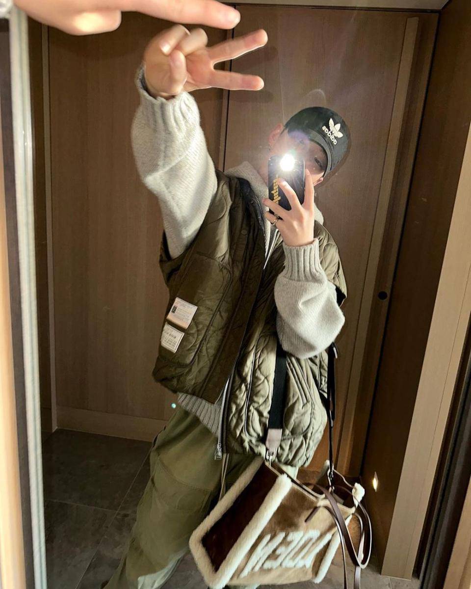 ide foto faceless ala Seventeen (instagram.com/ho5hi_kwon)