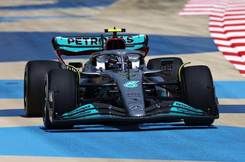 mobil Formula 1 Mercedes (formula1.com)