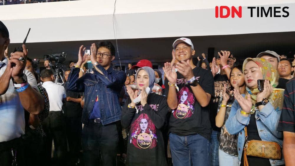 Ganjar Pranowo bersama keluarga nonton konser Deep Purple. (IDN Times/Larasati Rey)