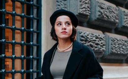 ilustrasi topi beret (pexels.com/Hatice Baran)