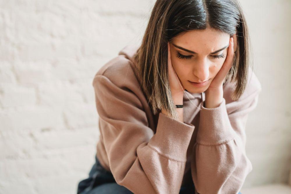 3 Beban Mental yang Sering Dirasakan oleh Anak Terakhir, Bikin Sedih