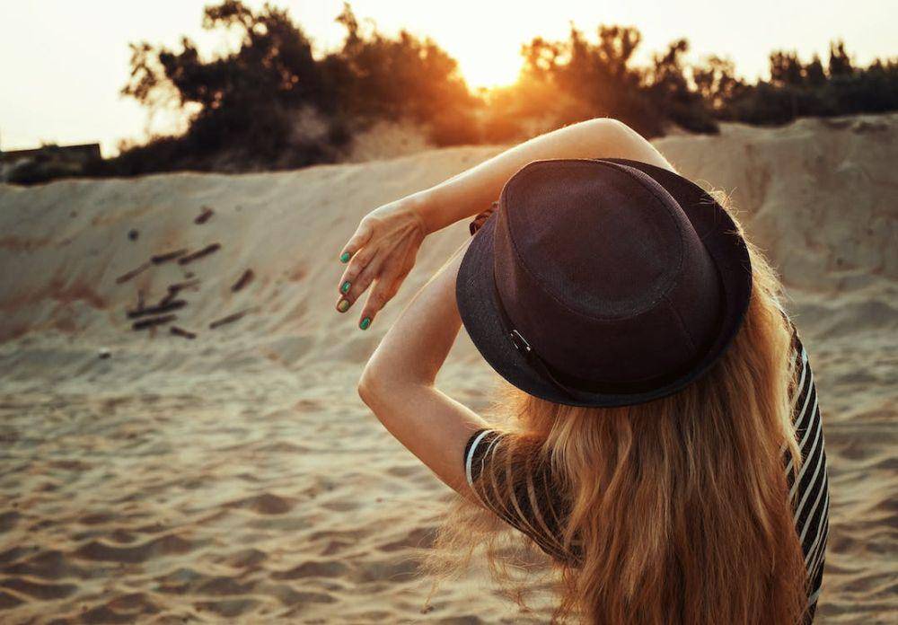ilustrasi topi fedora (pexels.com/Pixabay)