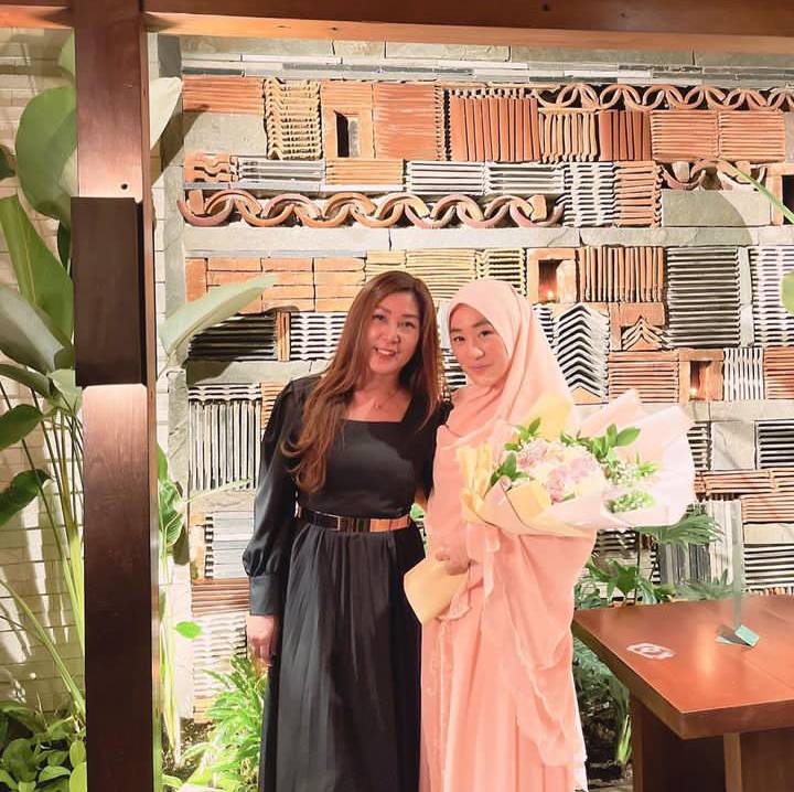 Potret Larissa & sang mama (instagram.com/julietanherisman)