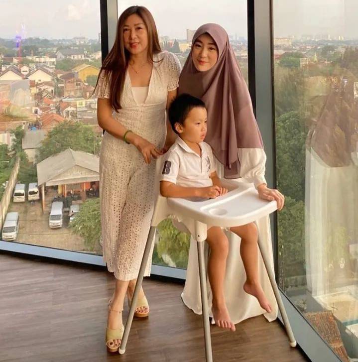 Potret keluarga Larissa (instagram.com/ofc.larissayusuf)