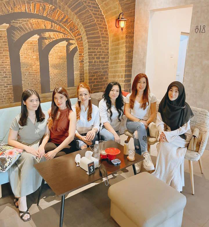 Potret Larissa & keluarga (instagram.com/larissachou)