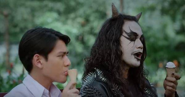 Om Jin berkata es krimnya lebih enak dari daging manusia ( Dok. Cinema 21 / Jin & Jun )