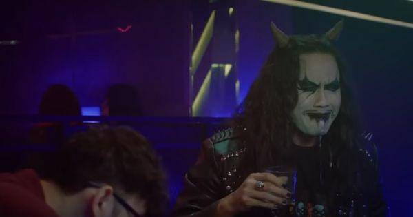 Om Jin tak kuat mengkonsumsi alhohol ( Dok. Cinema 21 / Jin & Jun )