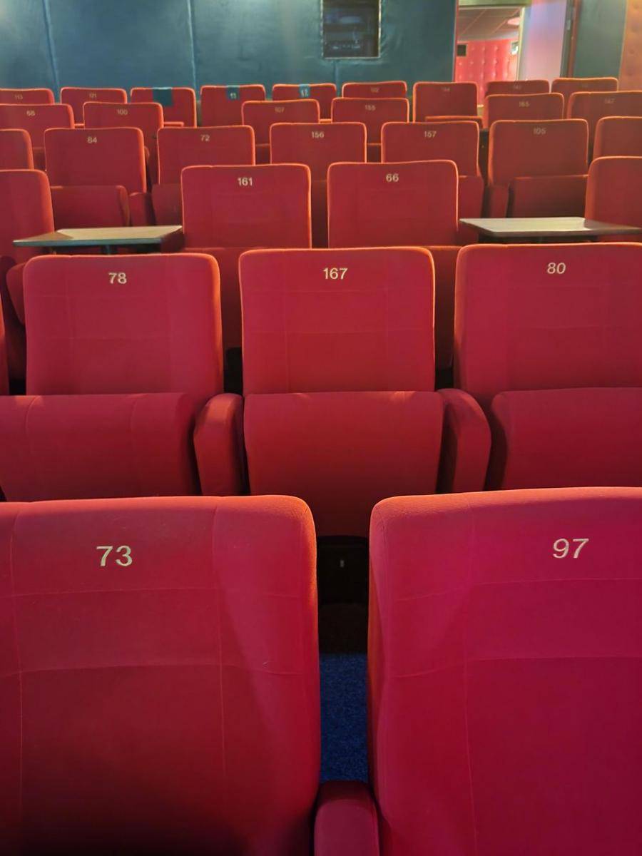 potret hal unik di bioskop (reddit.com/user/ThunkerKnivfer)