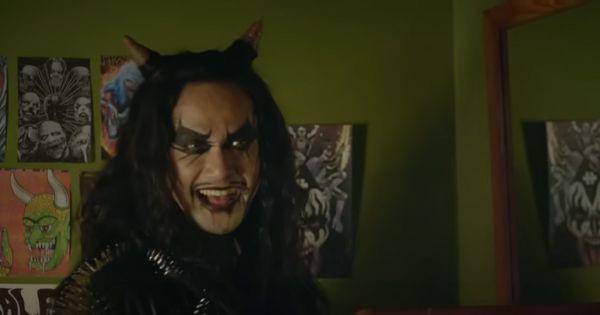 Om Jin menanyakan tampilannya ke Jun ( Dok. Cinema 21 / Jin & Jun )