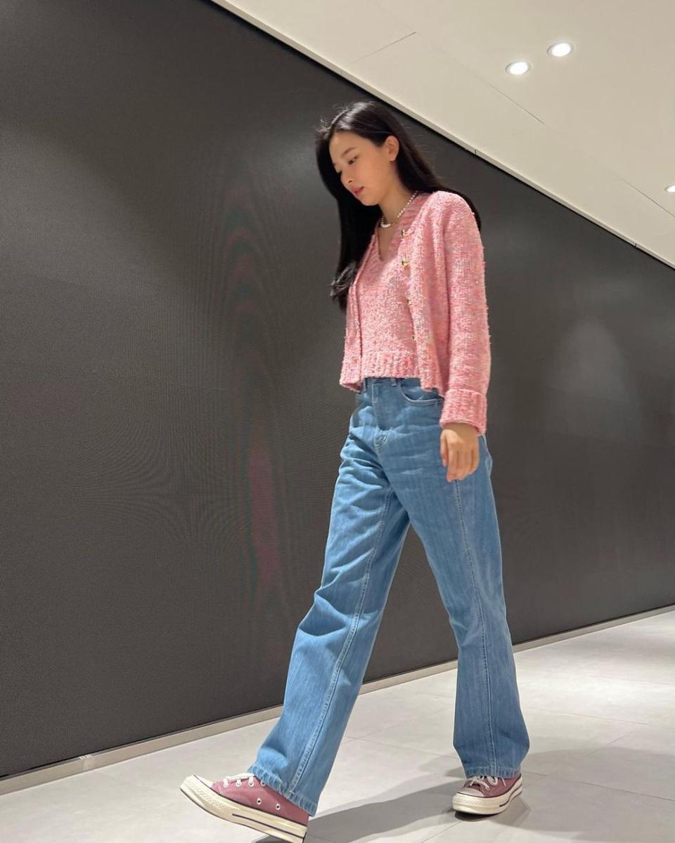 Inspirasi outfit buat hangout ala member Red Velvet (instagram.com/hi_sseulgi)