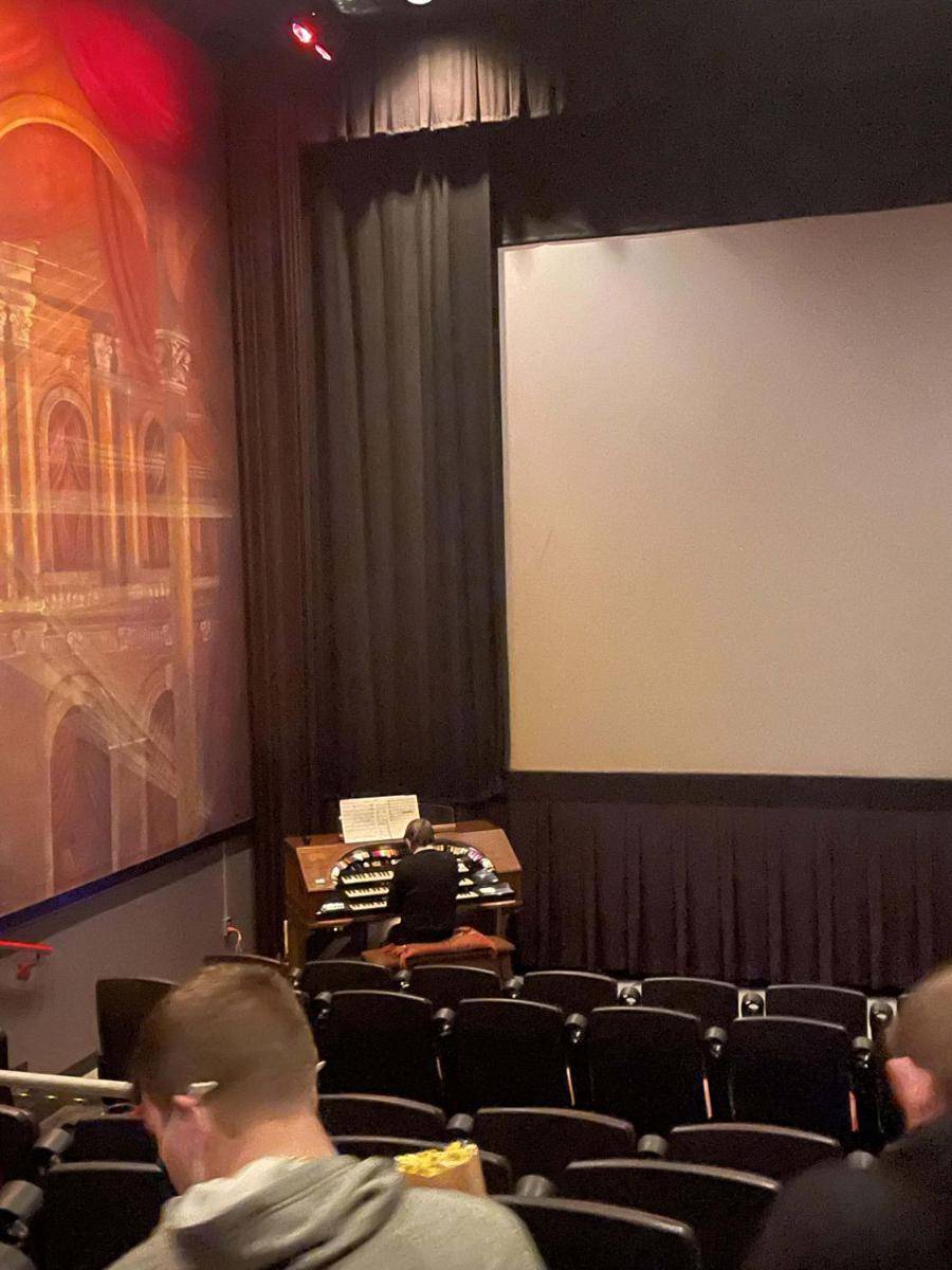 potret hal unik di bioskop (reddit.com/user/whydoidoitikk)