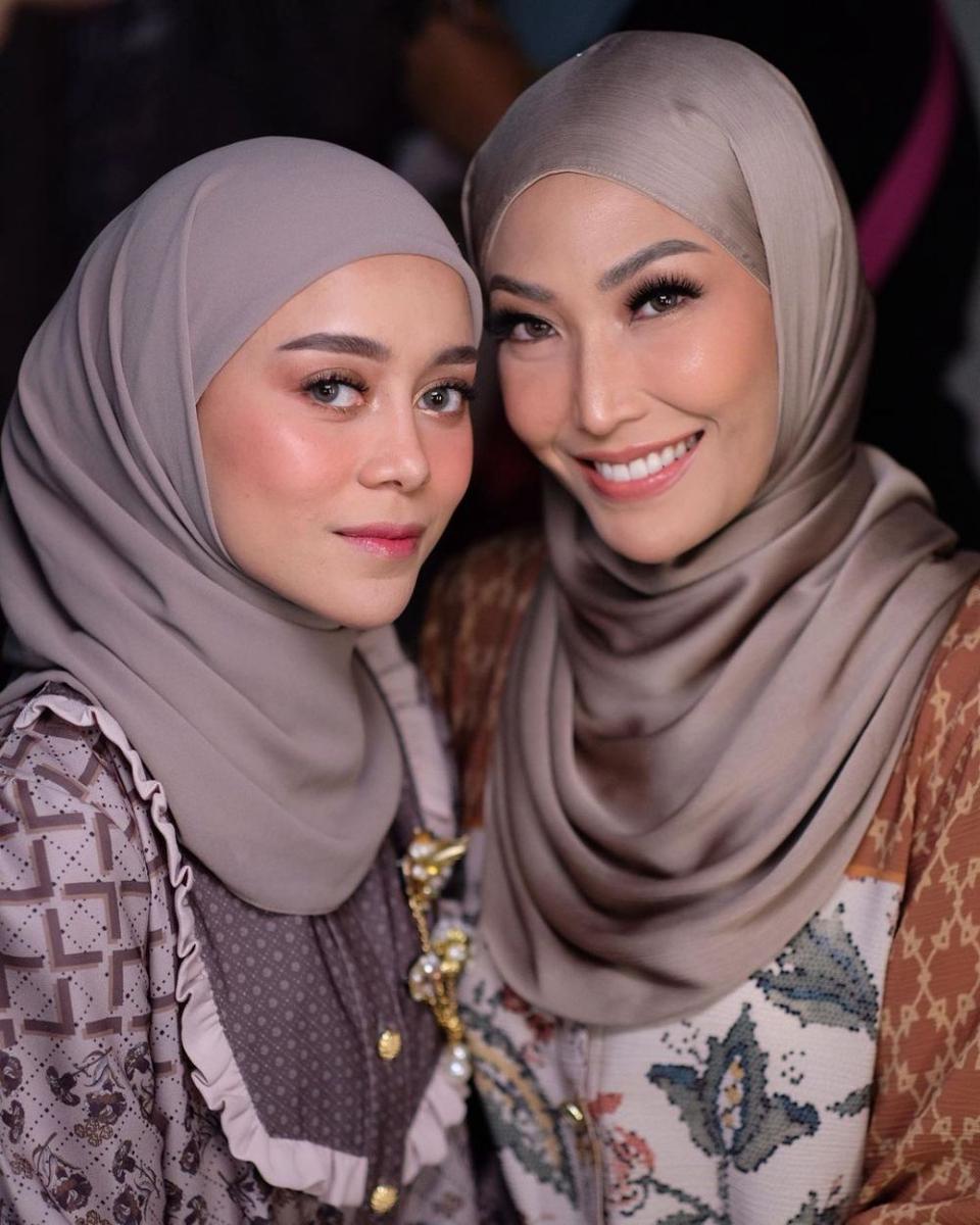 potret Ayu Dewi saat berhijab (instagram.com/lestykejora)