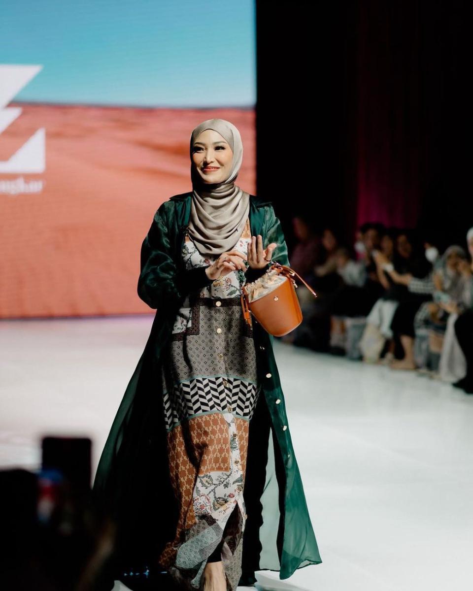 potret Ayu Dewi saat berhijab (instagram.com/zaskiasungkar15)
