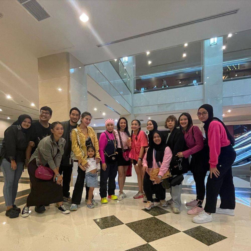 Artis nonton Blackpink. (instagram.com/shela_lala96)