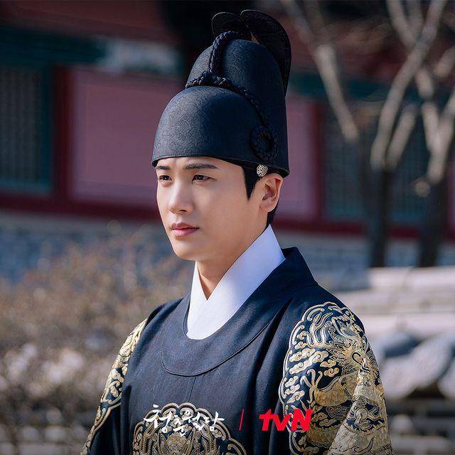 Park Hyung Sik di drama Our Blooming Youth (instagram.com/tvn_drama)