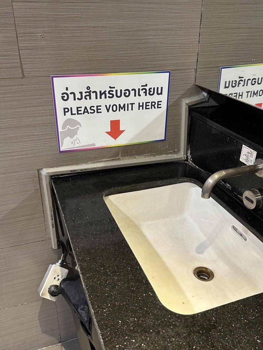 potret hal unik yang hanya ada di Thailand (reddit.com/user/claudevonballs)