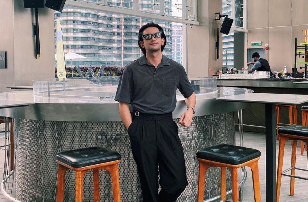 9 Referensi Outfit Bukber ala Omar Daniel, Gak Bikin Keki!