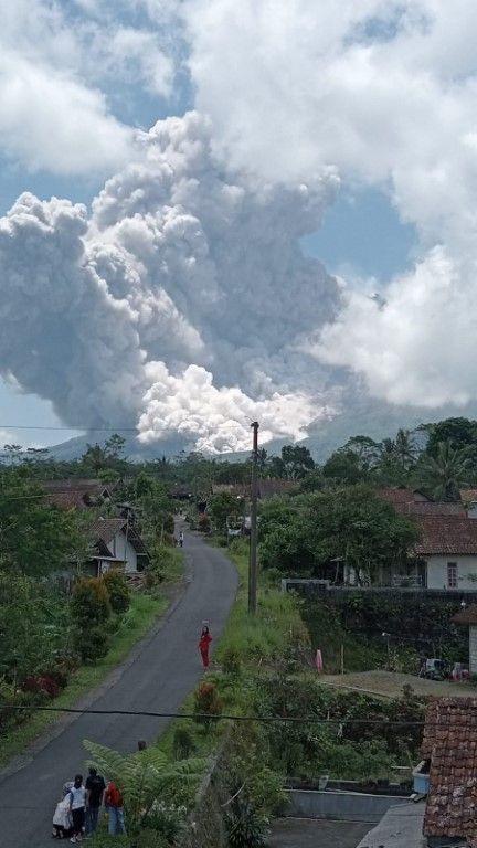 Awan panas guguran Gunung Merapi pada Sabtu (11/3/2023) pukul 12.12 WIB. (Dok. TRC BPBD DIY)