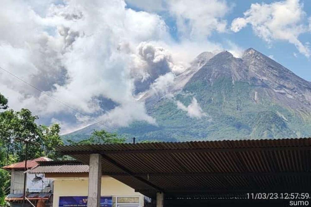 Awan panas guguran Gunung Merapi pada Sabtu (11/3/2023) pukul 12.12 WIB. (Dok. TRC BPBD DIY)