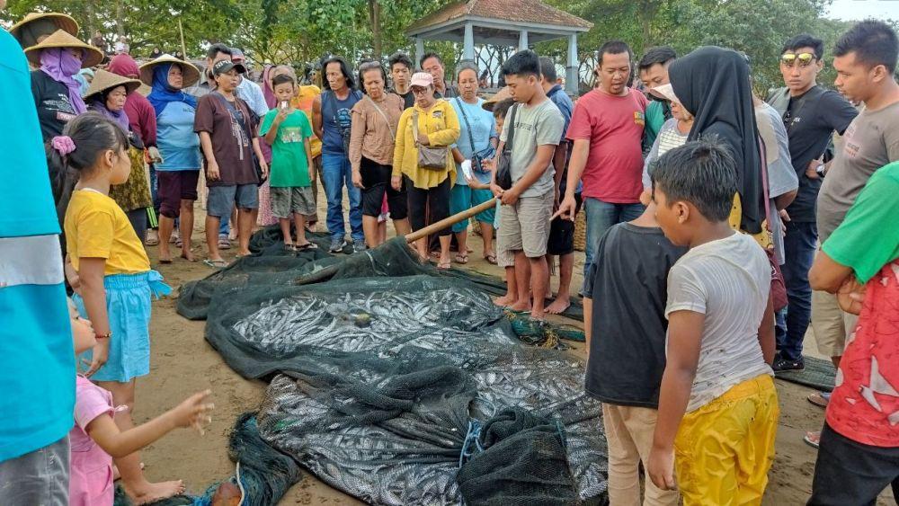 Proses lelang ikan di Prigi. (Dok.pribadi/Rangga)