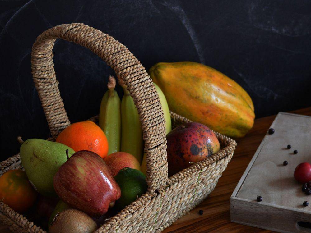 ilustrasi buah-buahan di keranjang buah (pixabay.com/riocold)