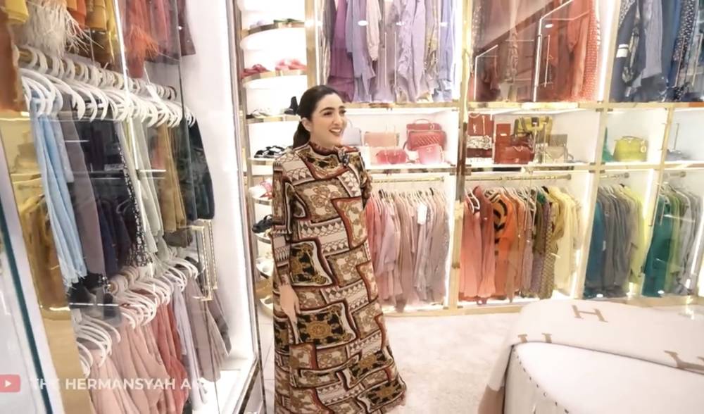 momen Ashanty main ke walk-in closet milik Tasyi Athasyia (youtube.com/TheHermansyahA6World)