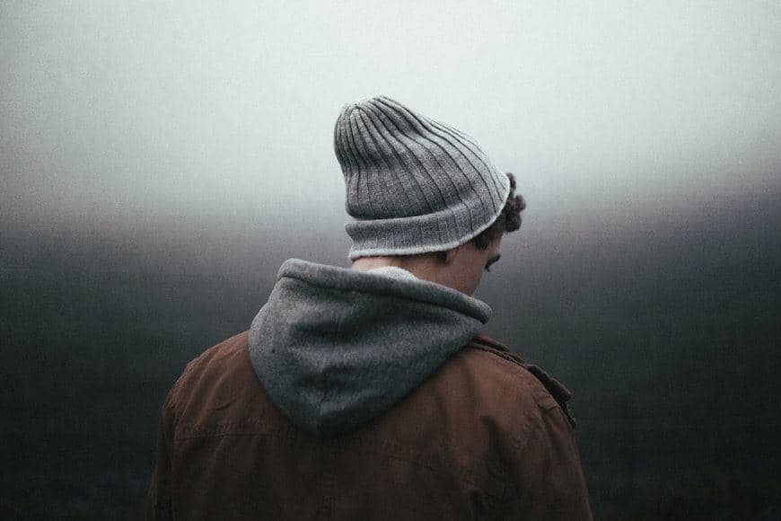 ilustrasi cowok red flag (unsplash.com/Andrew Neel)
