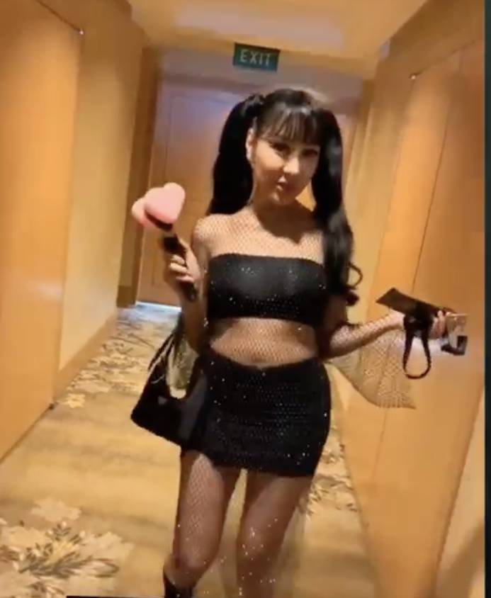 Artis nonton Blackpink. (instagram.com/lucintaluna_manjalita)