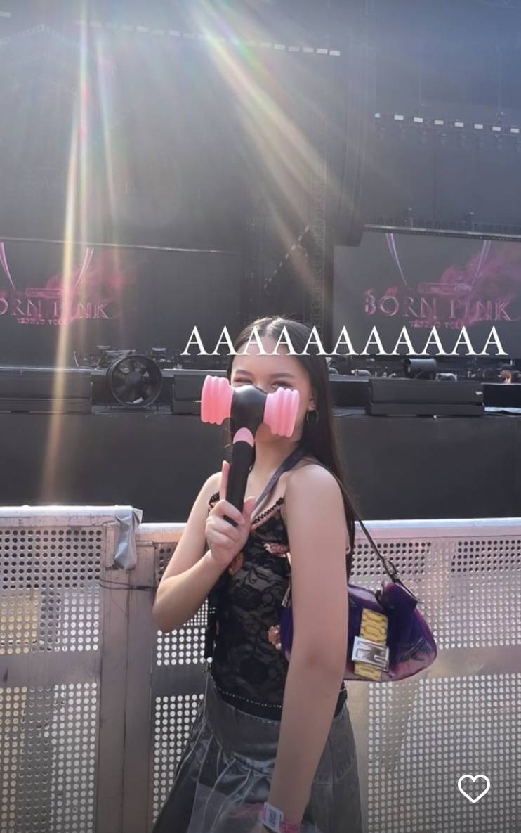 Gaya artis nonton Blackpink. (instagram.com/ney_neo)