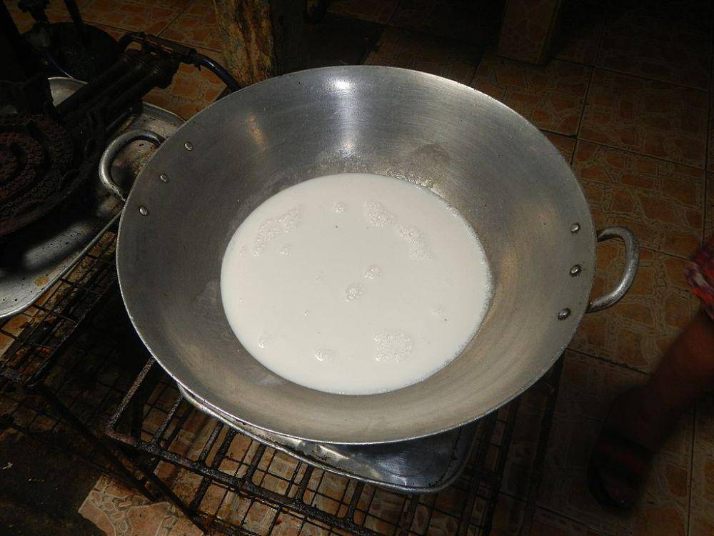ilustrasi memasak santan segar (commons.wikimedia.org/Judgefloro)
