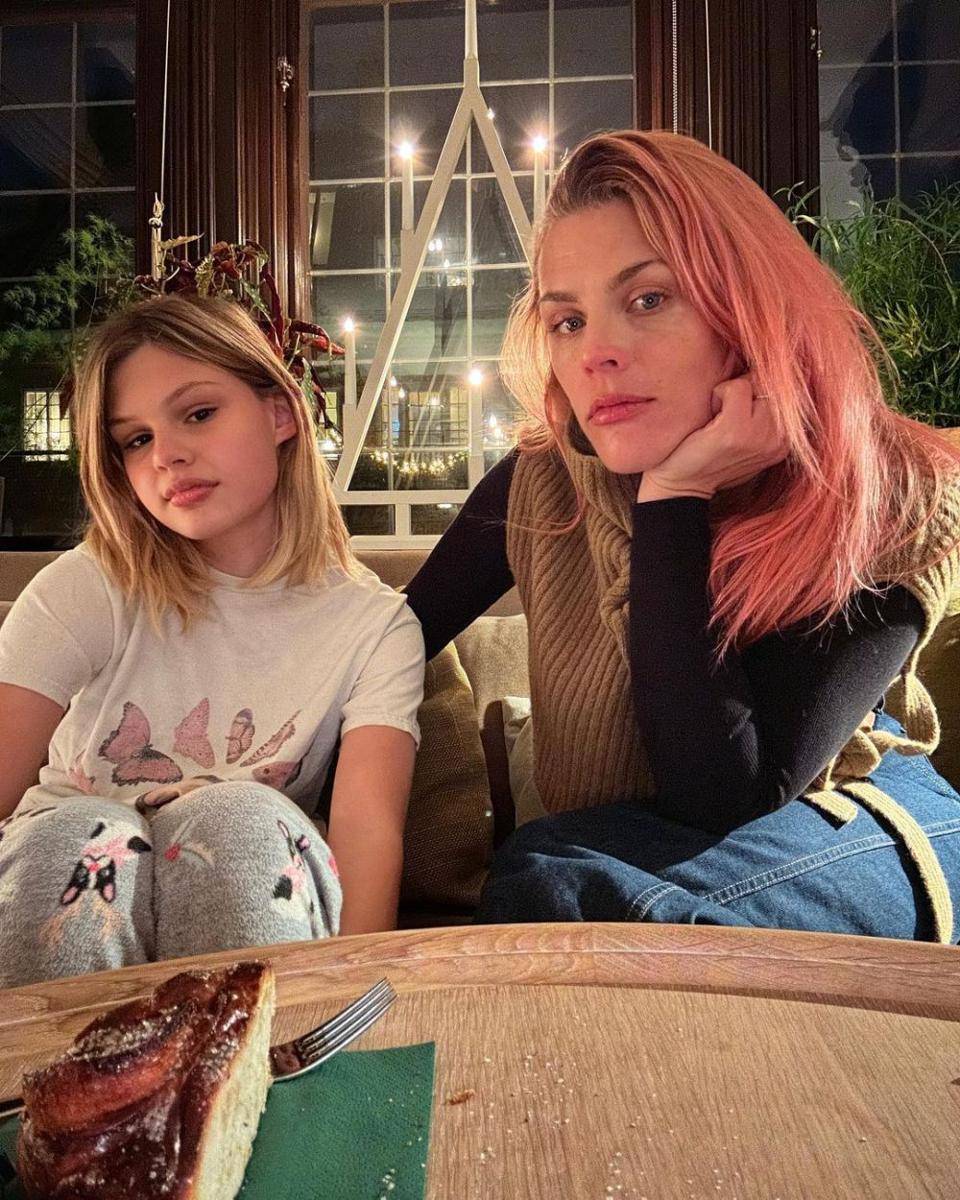 Busy Philipps bersama anaknya (instagram.com/busyphilipps)