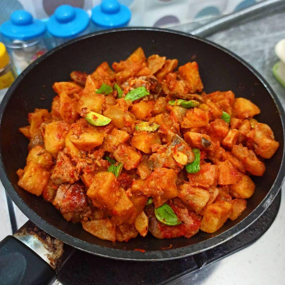 ilustrasi balado teri kentang pete (instagram.com/viinviina)