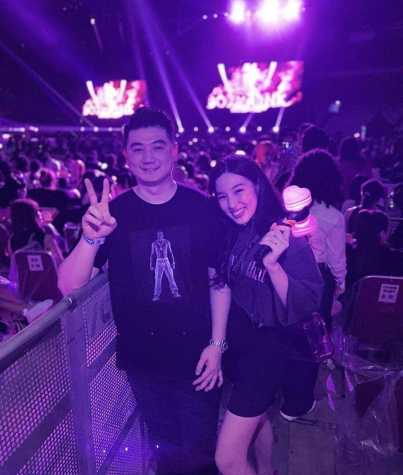 Chef Arnold dan Istri nonton konser BLACKPINK (instagram.com/arnoldpo)
