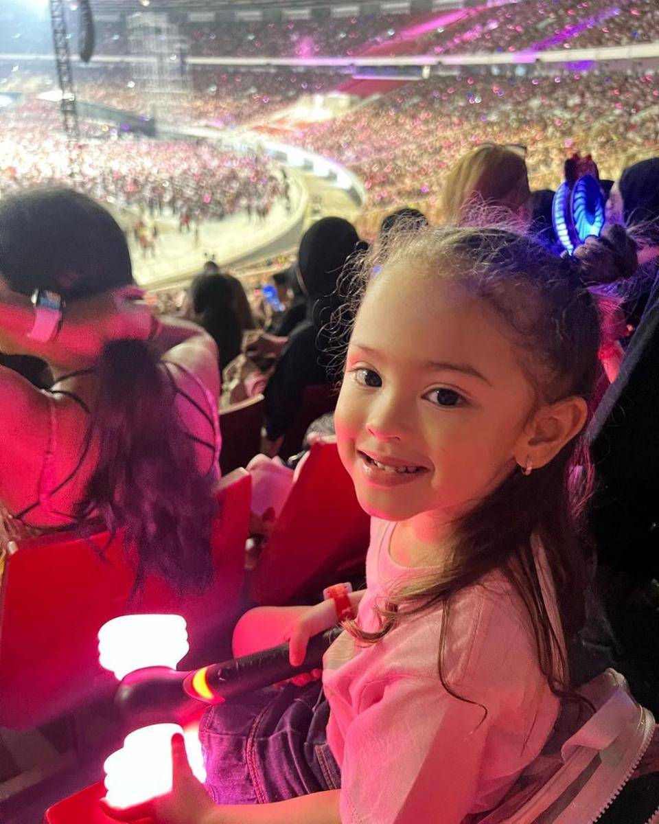 momen keluarga Yasmine Wildblood nonton konser BLACKPINK (instagram.com/yaswildblood)
