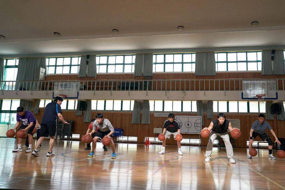 Ahn Jae Hong, Lee Sin Young, Jung Jin Woon, Kim Taek, Jung Gun Joo, Kim Min, dan Ahn Ji Ho dalam film Rebound (instagram.com/barunsonena.contents)