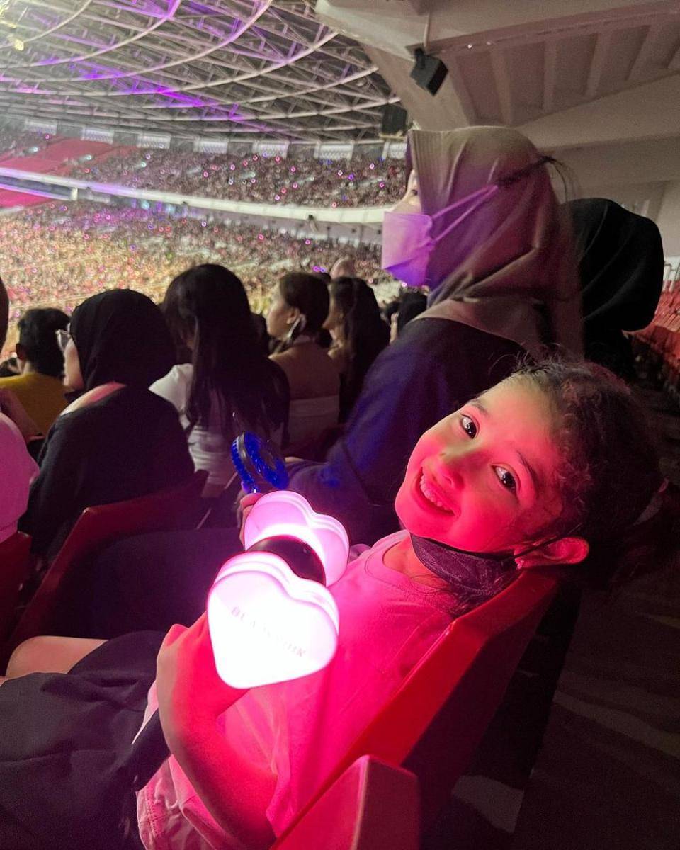 momen keluarga Yasmine Wildblood nonton konser BLACKPINK (instagram.com/yaswildblood)