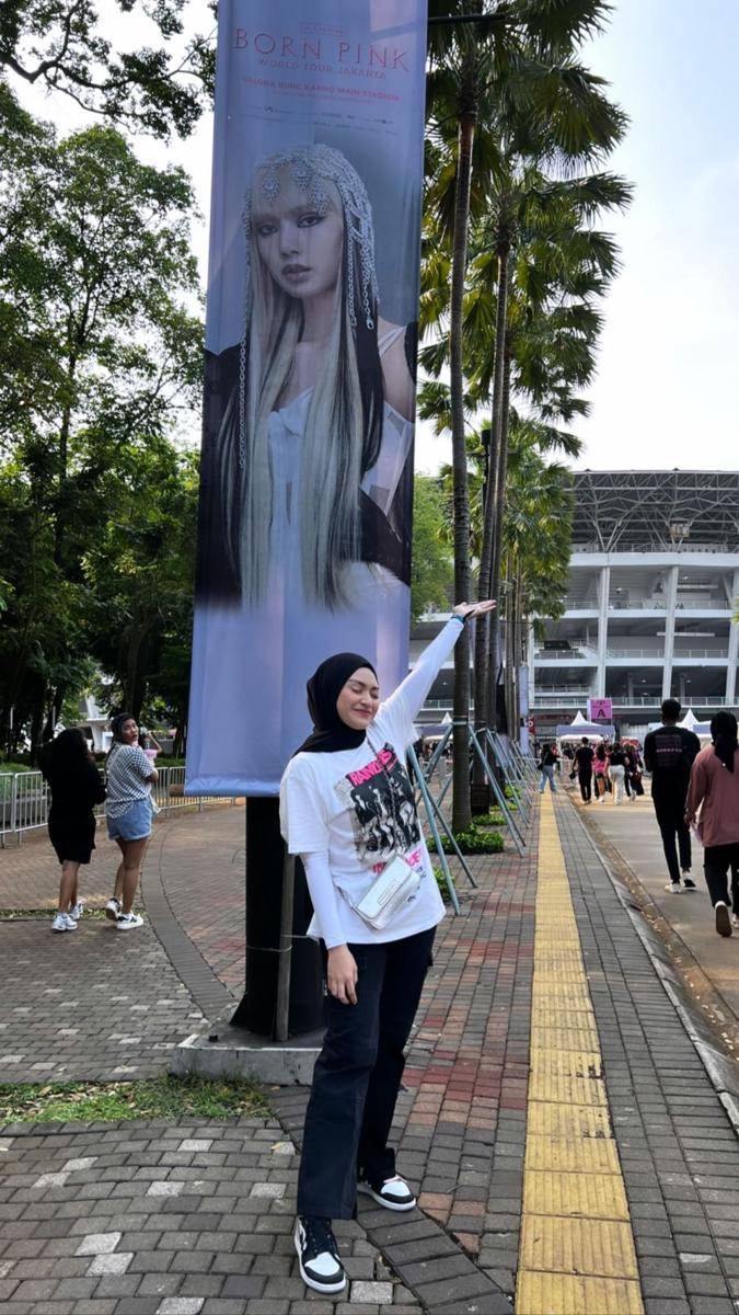 Gaya Nathalie Holscher di konser Blackpink day 2 (instagram.com/nathalieholscher)