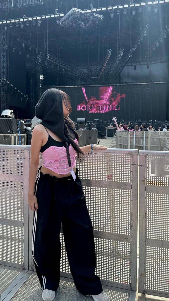 Gaya Laras Syerinita di konser Blackpink day 2 (instagram.com/larasyerinita)