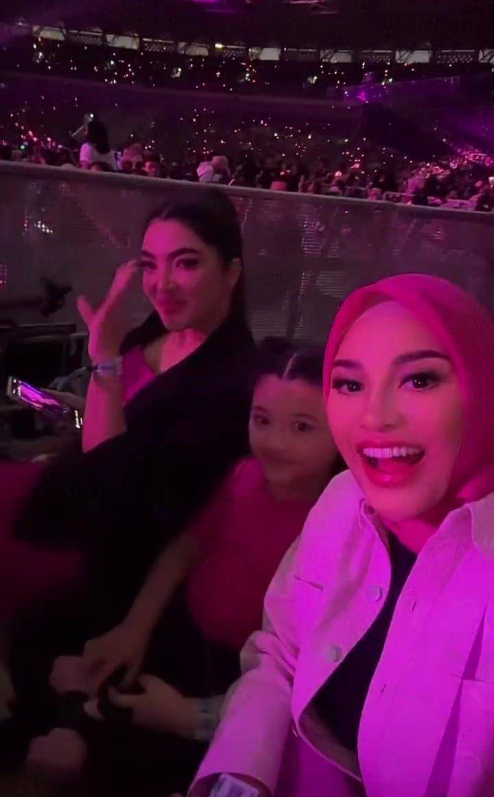 Aurel Hermansyah dan keluarga nonton BLACKPINK (instagram.com/ashanty_ash)