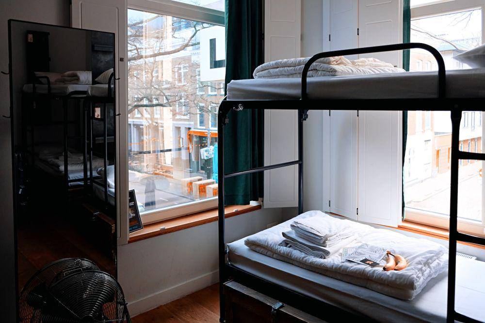 ilustrasi hostel (unsplash.com/Marcus Loke)